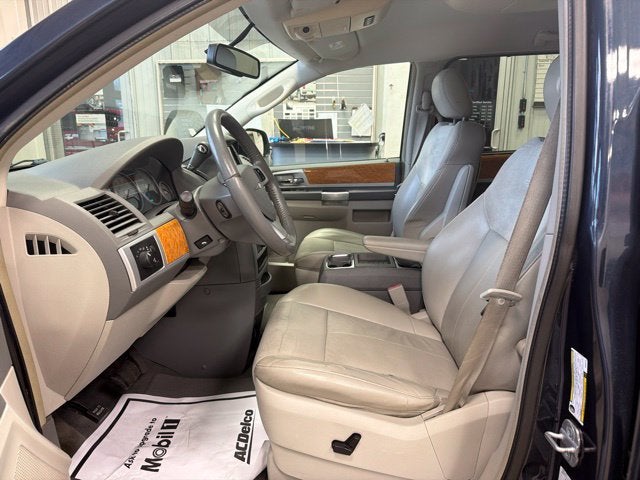 2008 Chrysler Town & Country Limited