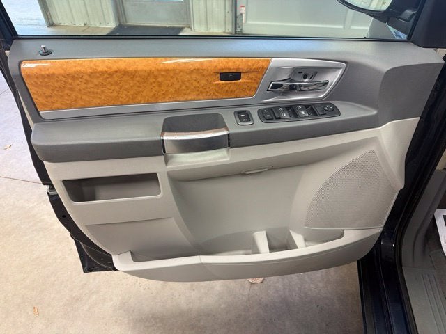 2008 Chrysler Town & Country Limited