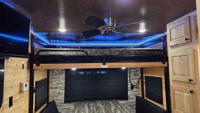 2022 GLACIER 17RD 8x17 LT