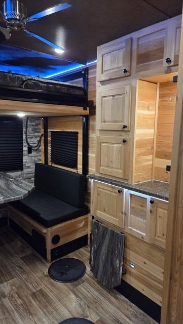 2022 GLACIER 17RD 8x17 LT