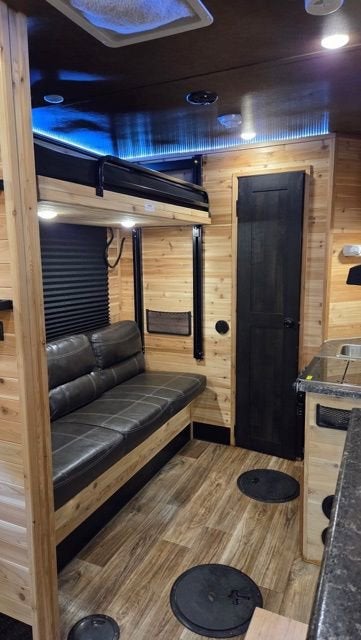 2022 GLACIER 17RD 8x17 LT