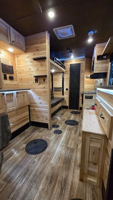 2022 GLACIER 17RD 8x17 LT