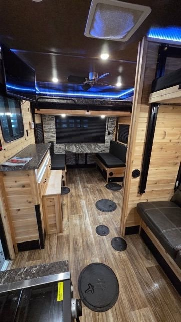 2022 GLACIER 17RD 8x17 LT