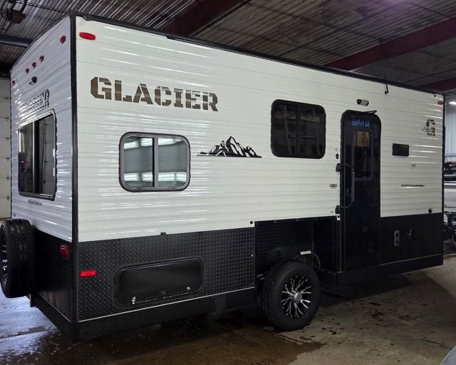 2022 GLACIER 17RD 8x17 LT