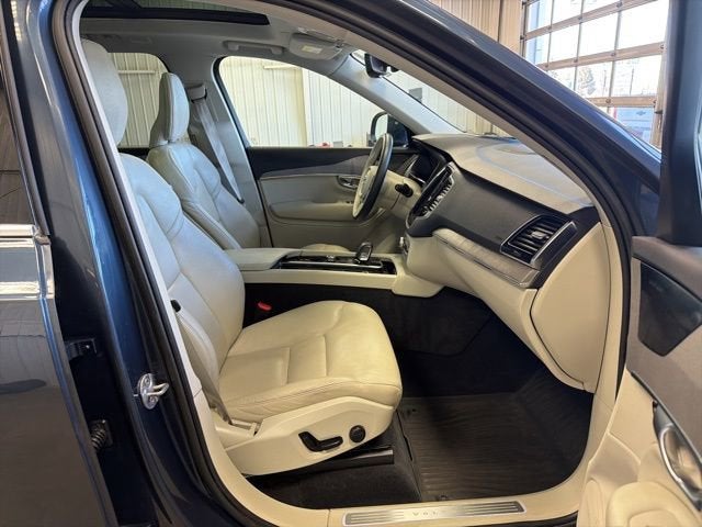 2023 Volvo XC90 Plus